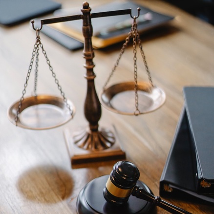 Dr. Endrődi Zsombor Tamás ügyvéd, védőügyvéd, büntetőügyvéd, büntetőjogász - Budapest, Cegléd, Pest Vármegye